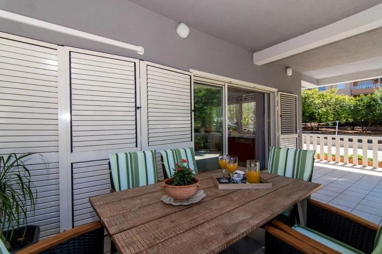 Apartment In Okrug Gornji With Terrace, Air Conditioning, Wifi, Washing Machine 5157-1 Trogir 0*,