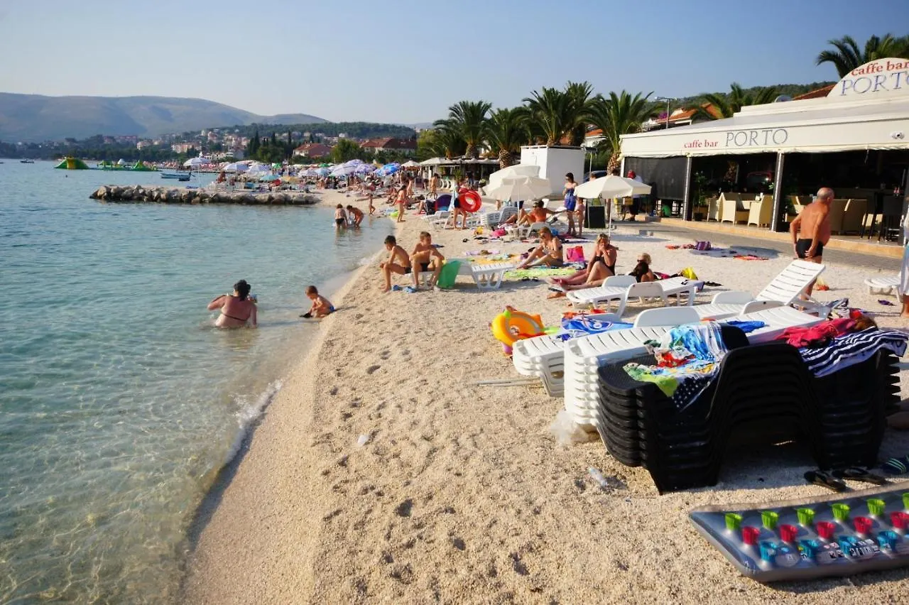Apartment In Okrug Gornji With Terrace, Air Conditioning, Wifi, Washing Machine 5157-1 Trogir