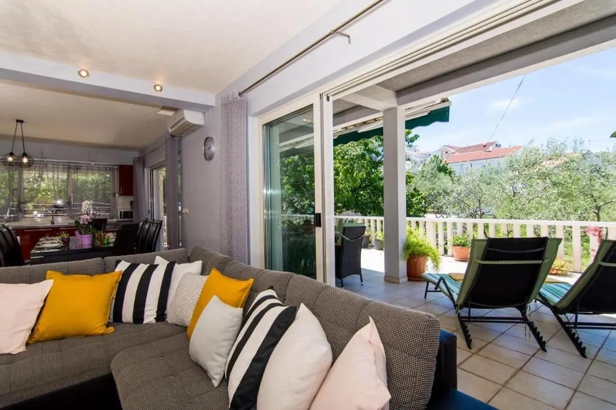 Apartment In Okrug Gornji With Terrace, Air Conditioning, Wifi, Washing Machine 5157-1 Trogir 0*,