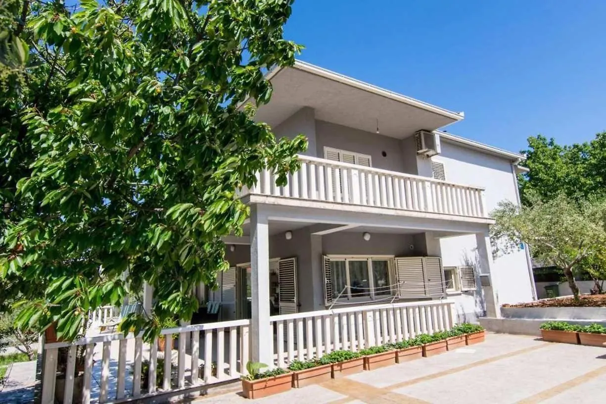 Apartment In Okrug Gornji With Terrace, Air Conditioning, Wifi, Washing Machine 5157-1 Trogir
