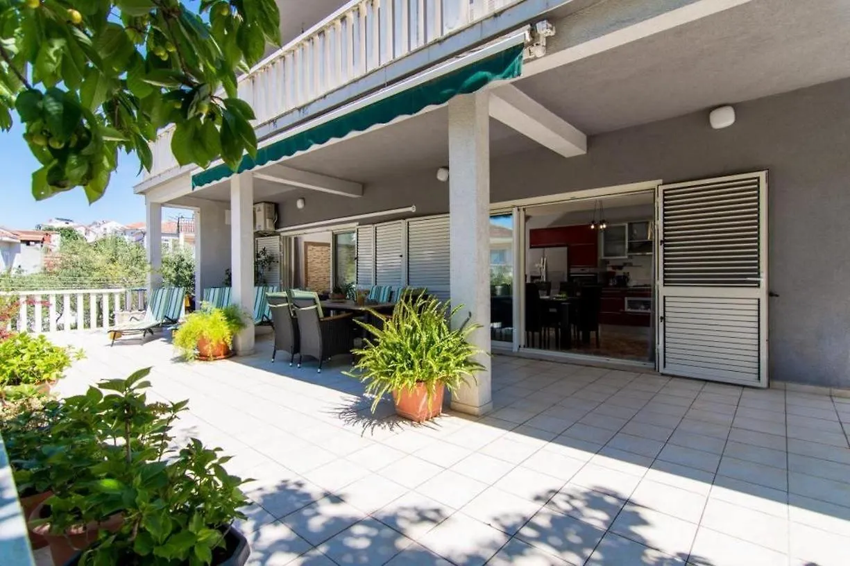 Apartment In Okrug Gornji With Terrace, Air Conditioning, Wifi, Washing Machine 5157-1 Trogir