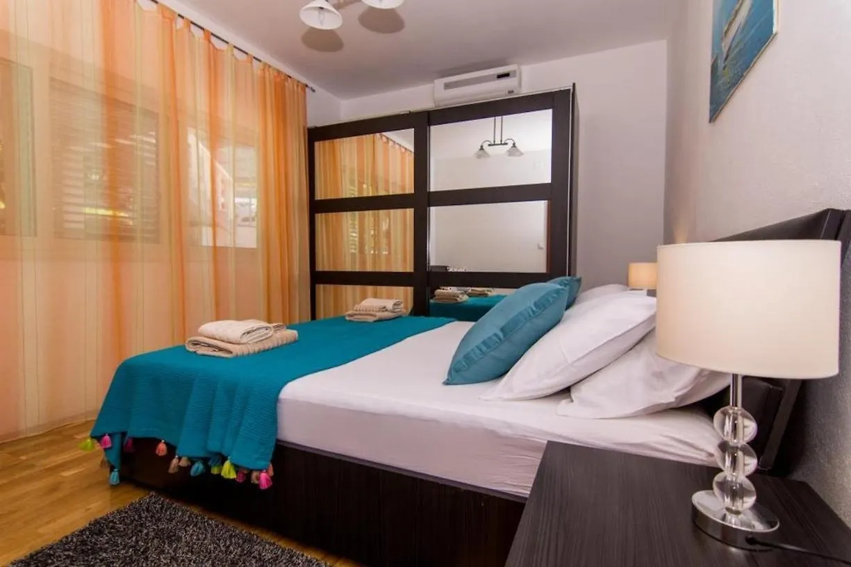 Apartment In Okrug Gornji With Terrace, Air Conditioning, Wifi, Washing Machine 5157-1 Trogir