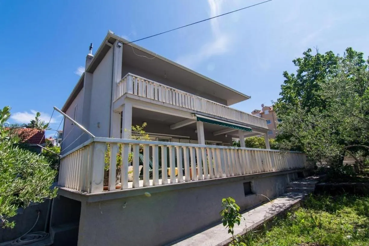 Apartment In Okrug Gornji With Terrace, Air Conditioning, Wifi, Washing Machine 5157-1 Trogir