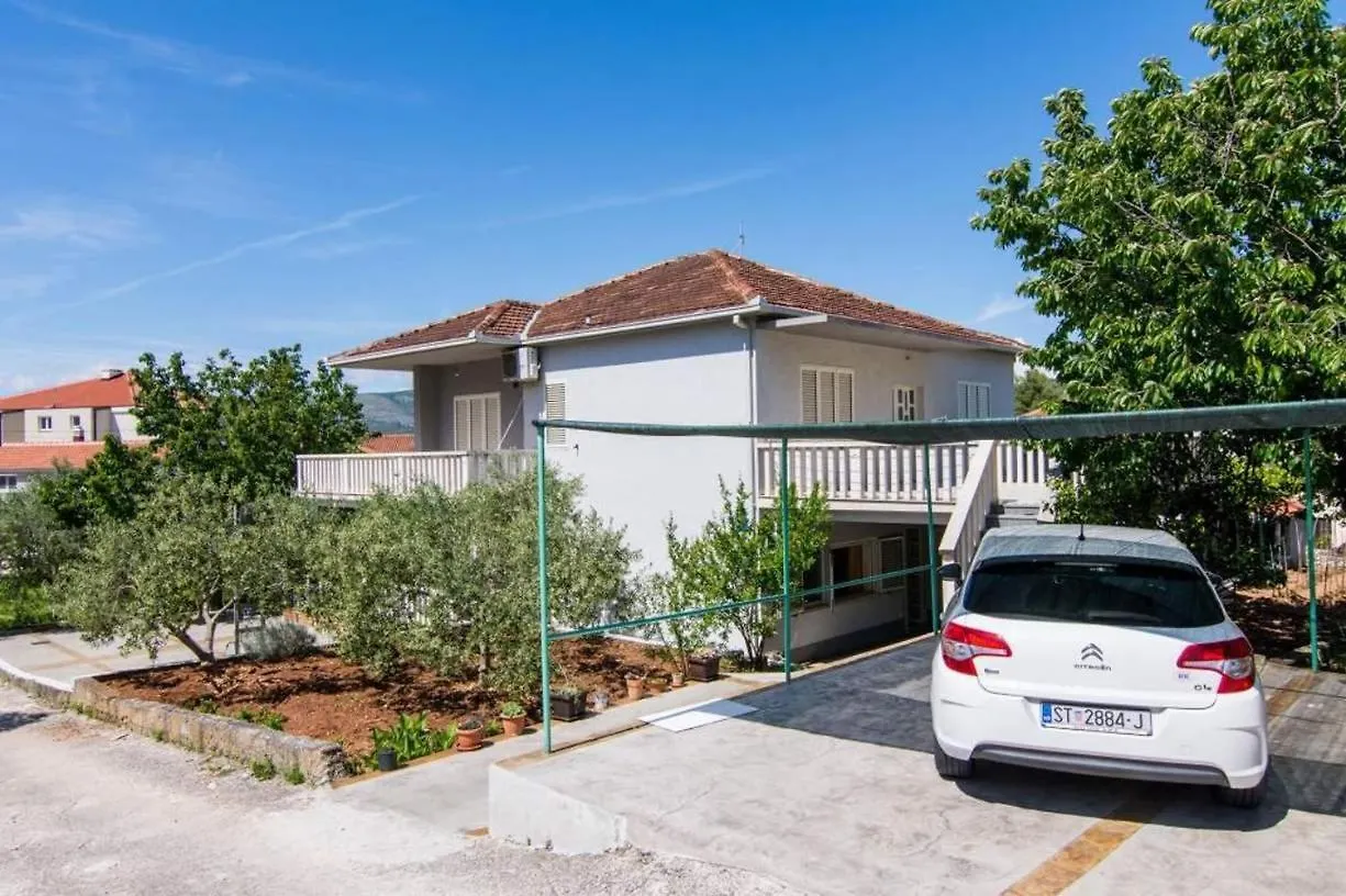 Apartment In Okrug Gornji With Terrace, Air Conditioning, Wifi, Washing Machine 5157-1 Trogir