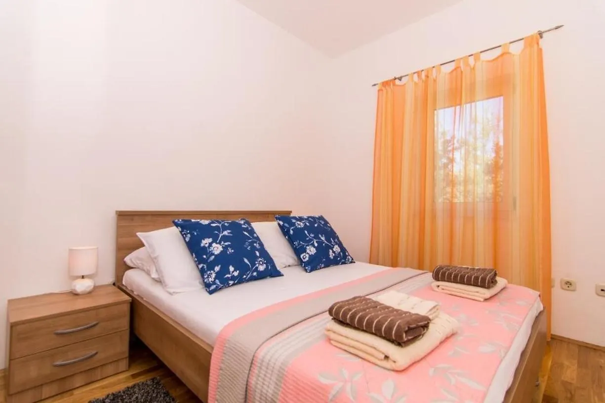Apartment In Okrug Gornji With Terrace, Air Conditioning, Wifi, Washing Machine 5157-1 Trogir Kroatien