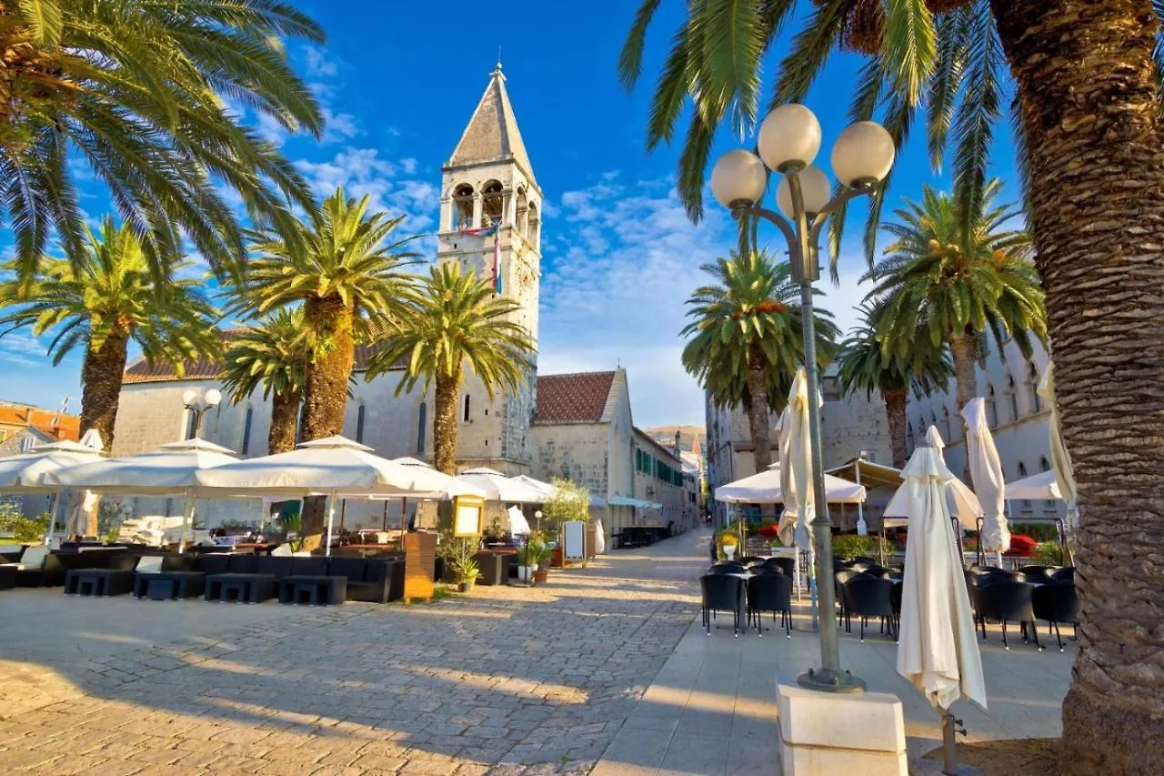 Apartment In Okrug Gornji With Terrace, Air Conditioning, Wifi, Washing Machine 5157-1 Trogir