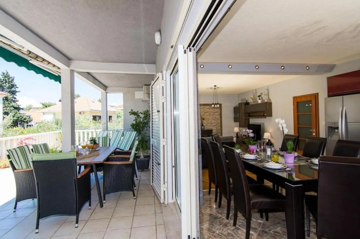 Apartment In Okrug Gornji With Terrace, Air Conditioning, Wifi, Washing Machine 5157-1 Trogir