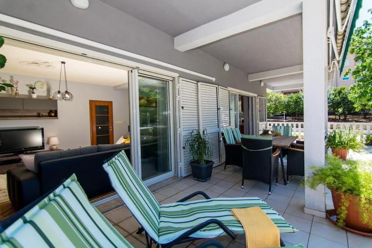 Apartment In Okrug Gornji With Terrace, Air Conditioning, Wifi, Washing Machine 5157-1 Trogir