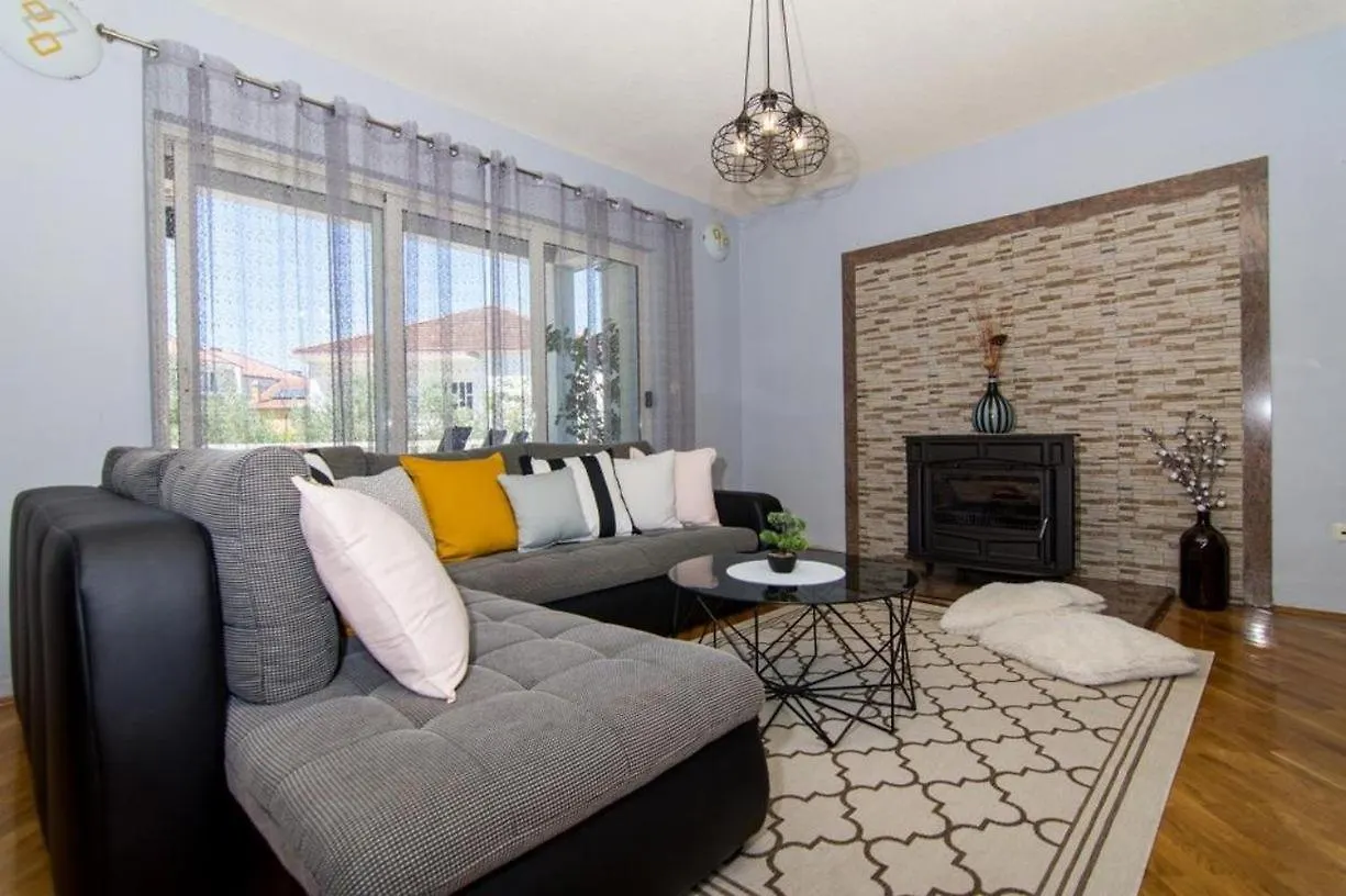 Apartment In Okrug Gornji With Terrace, Air Conditioning, Wifi, Washing Machine 5157-1 Trogir