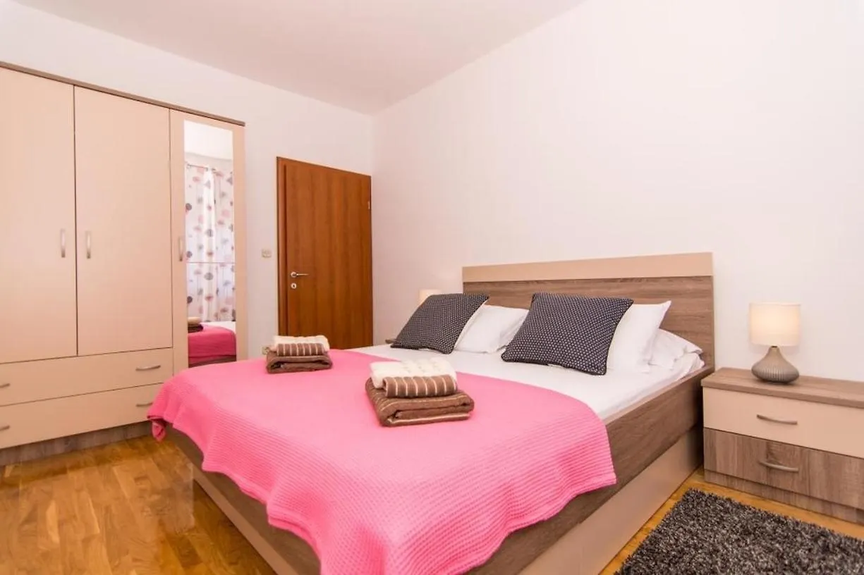Apartment In Okrug Gornji With Terrace, Air Conditioning, Wifi, Washing Machine 5157-1 Trogir 0*,