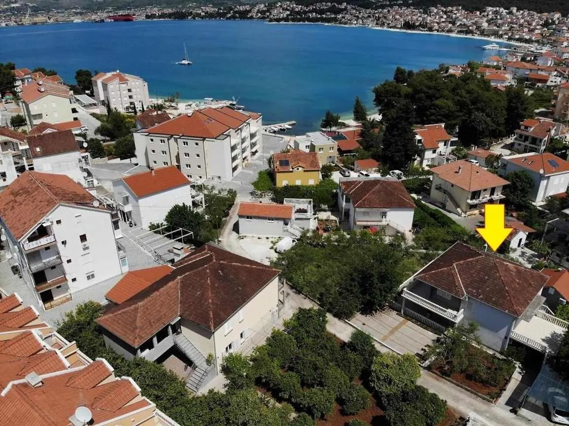 Apartment In Okrug Gornji With Terrace, Air Conditioning, Wifi, Washing Machine 5157-1 Trogir
