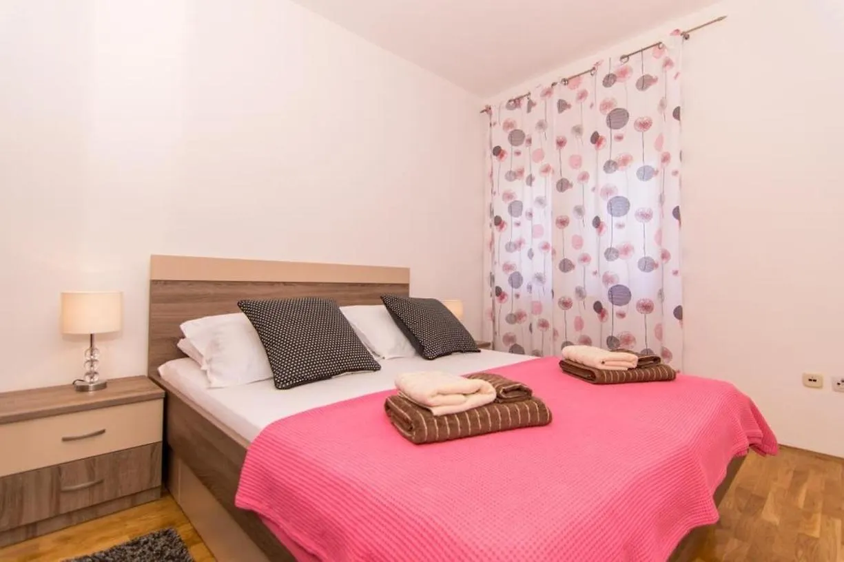 Apartment In Okrug Gornji With Terrace, Air Conditioning, Wifi, Washing Machine 5157-1 Trogir