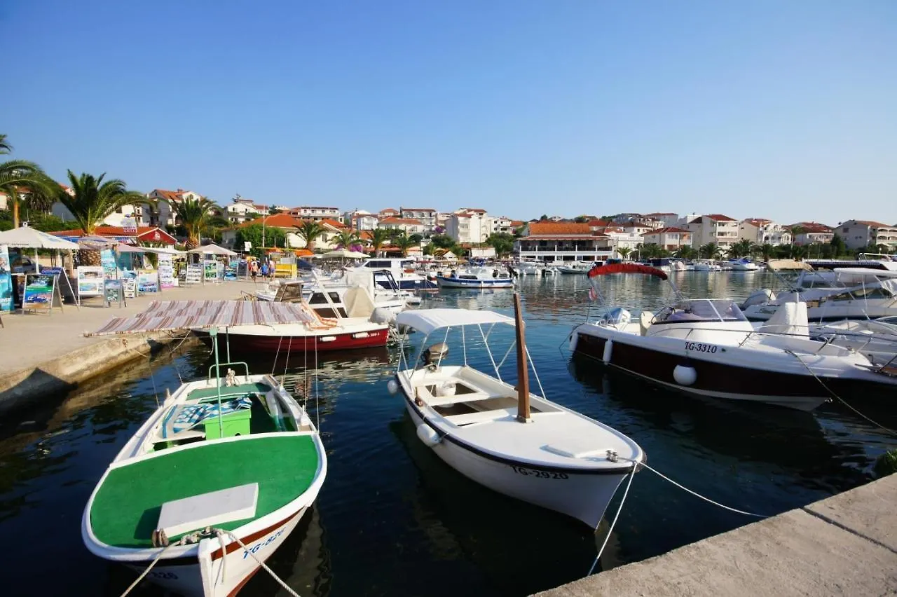 Apartment In Okrug Gornji With Terrace, Air Conditioning, Wifi, Washing Machine 5157-1 Trogir