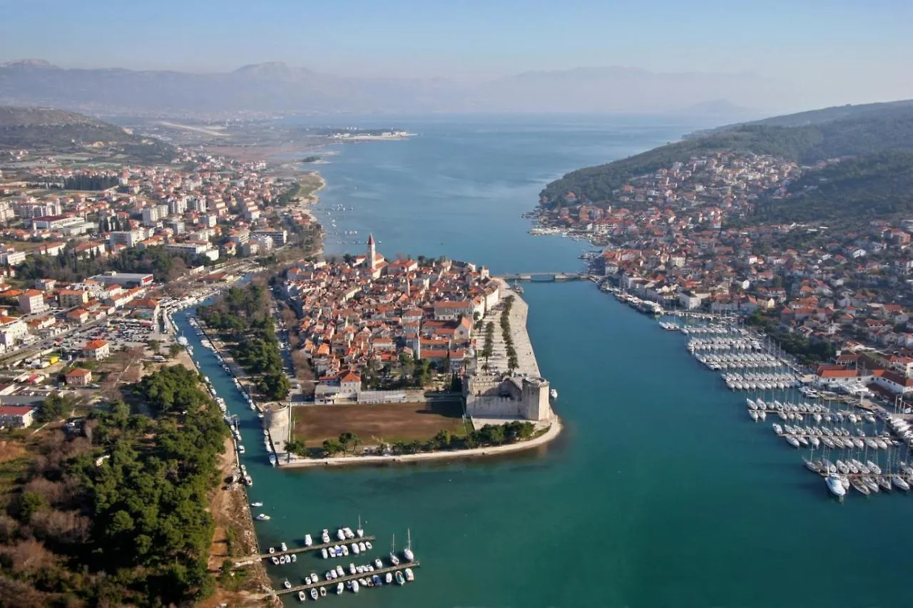Apartment In Okrug Gornji With Terrace, Air Conditioning, Wifi, Washing Machine 5157-1 Trogir