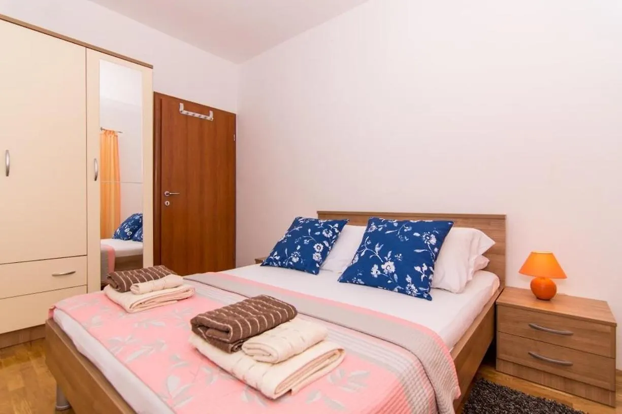 Apartment In Okrug Gornji With Terrace, Air Conditioning, Wifi, Washing Machine 5157-1 Trogir